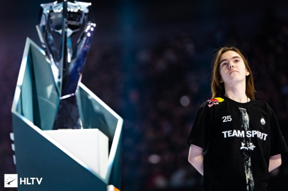 LPL圈内人爆料：Xiaohao或被EDG队伍青睐 但身负合同中下游队伍买不起