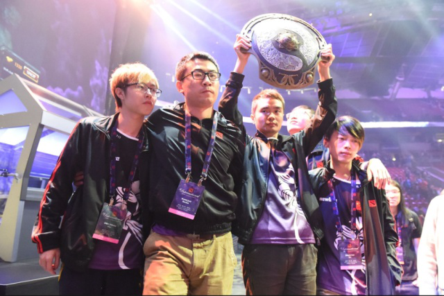 KaKAO 赵信的枪如龙，捡起蓝色 Wolf ，而 Gwen 唱着向前冲。 Puff 队伍赢回一城