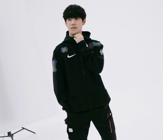 【lpl战报】V5 2-0 UP：Photic德莱文砍翻全场 V5轻取UP晋级季后赛